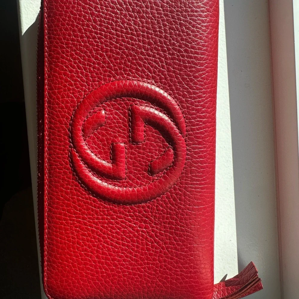 GUCCI Soho Leather Women's Red Long Zip Wallet 100% authentic